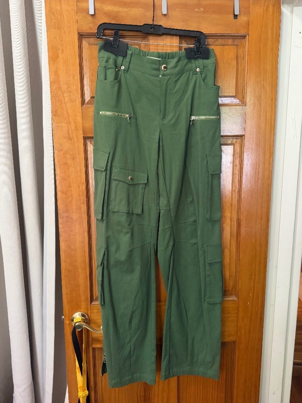 ALICE + OLIVIA AKERS OVERSIZED CARGO PANT - Picture 5 of 6